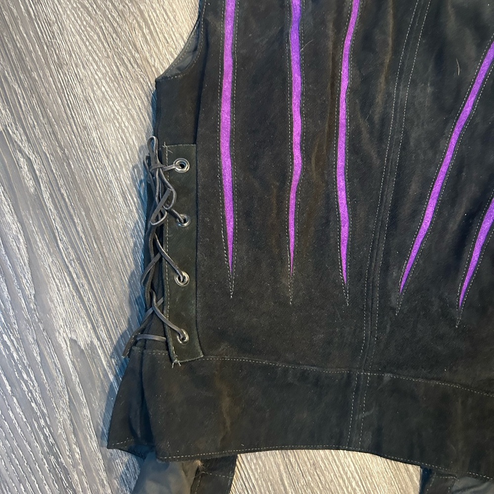 Vintage black & purple vest lace up sides- estimate of S/M - see measurements - Picture 7 of 8